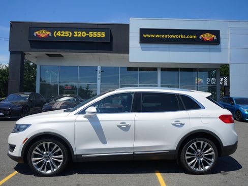 Used 2016 Lincoln MKX Reserve w/ Luxury Package AWD/4WD image 2