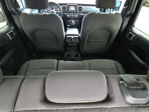 Used 2018 Jeep Wrangler Unlimited Sport S AWD/4WD image 17