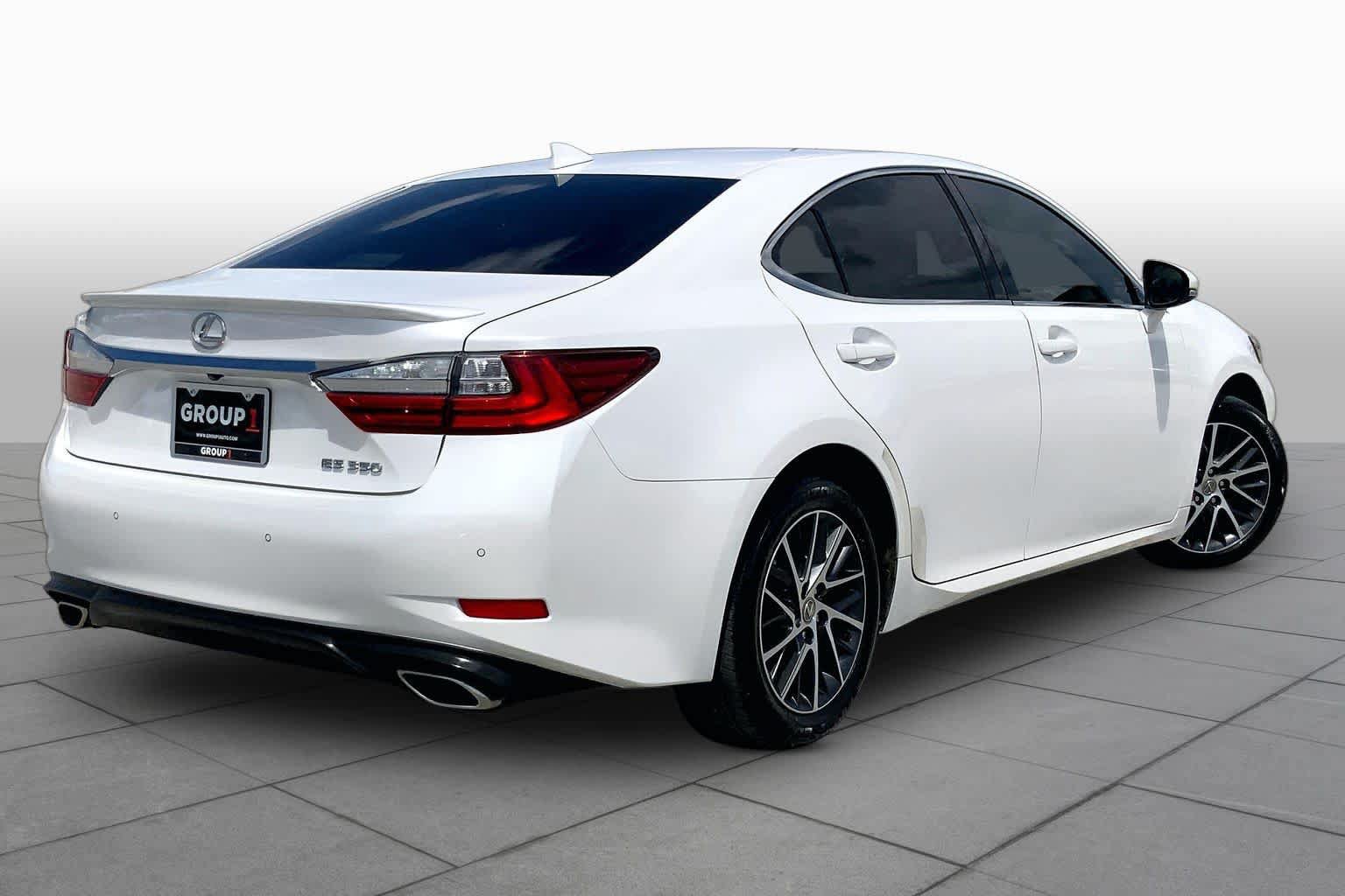 Used 2017 Lexus ES 350 w/ Luxury Package FWD image 13