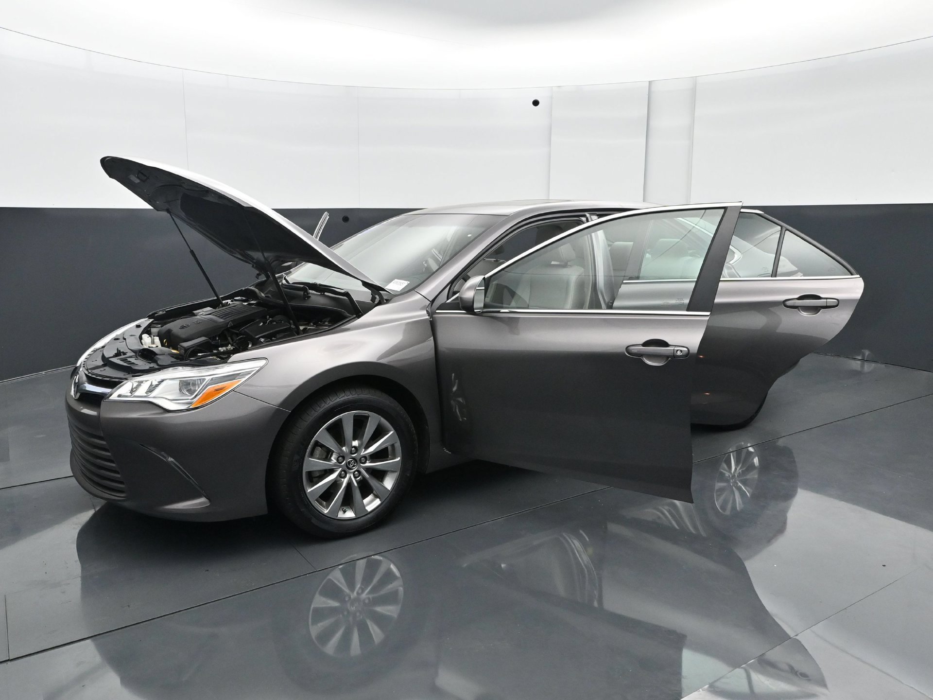 Used 2015 Toyota Camry XLE FWD image 27