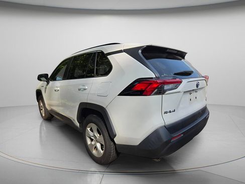 Used 2019 Toyota RAV4 LE w/ Carpet Mat Package AWD/4WD image 5