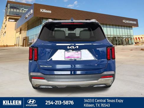 Used 2025 Kia Sorento S w/ Panoramic Sunroof Package FWD image 7