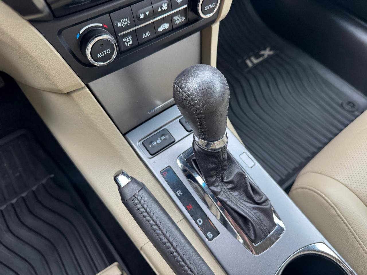 Used 2015 Acura ILX w/ Technology Package FWD image 16
