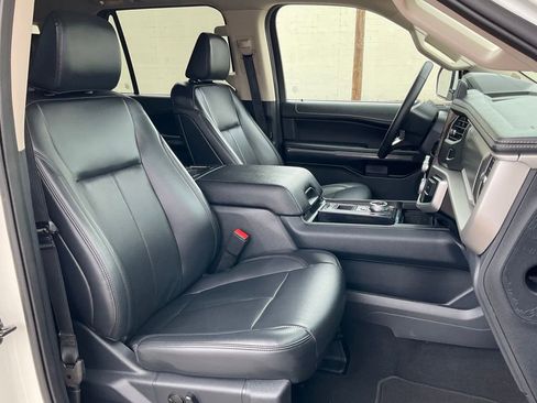 Used 2024 Ford Expedition XLT RWD image 43