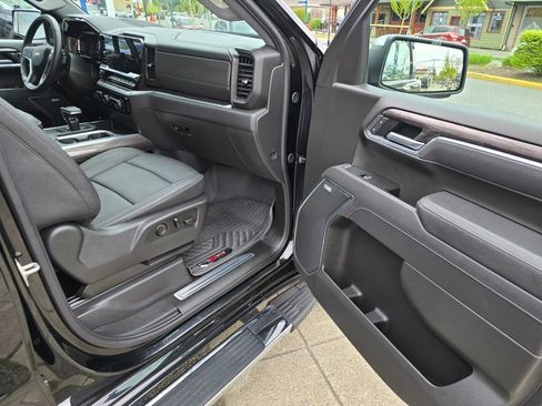 Used 2025 Chevrolet Silverado 1500 LTZ w/ LTZ Premium Package image 15