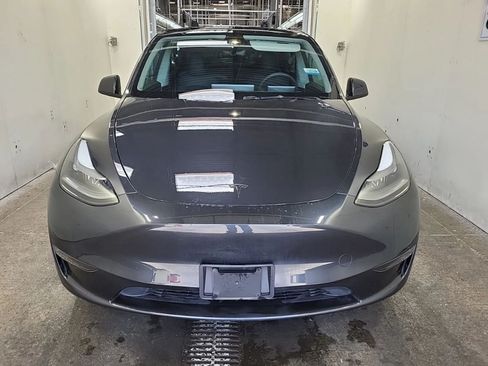 Used 2024 Tesla Model Y Long Range AWD/4WD image 2