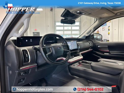 Used 2025 Ford Expedition Platinum AWD/4WD image 17