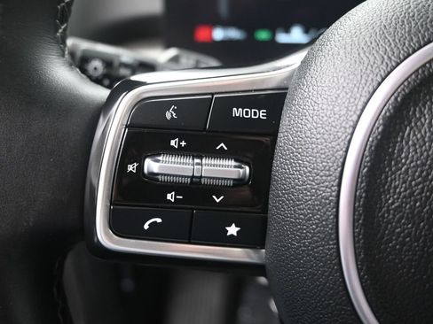 Certified 2025 Kia Sorento SX image 28