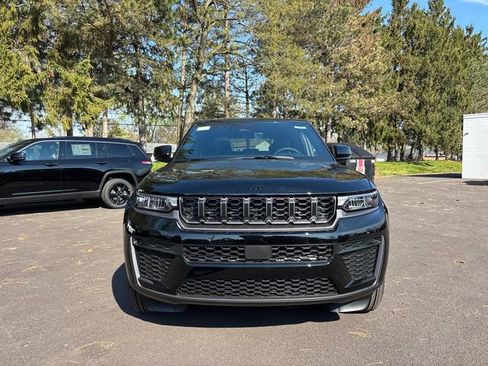 New 2026 Jeep Grand Cherokee Altitude AWD/4WD image 5
