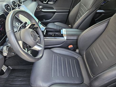 Used 2024 Mercedes-Benz GLC 300 4MATIC image 5