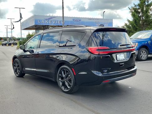 Used 2025 Chrysler Pacifica Limited FWD image 4