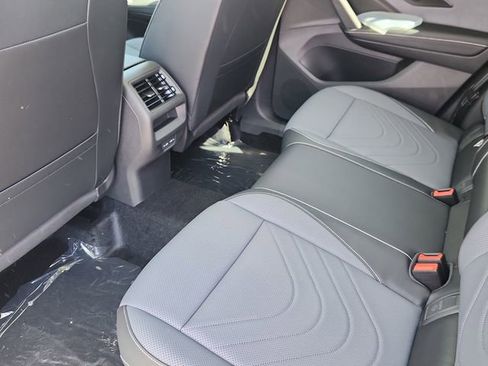 New 2026 Volkswagen Tiguan SE image 8