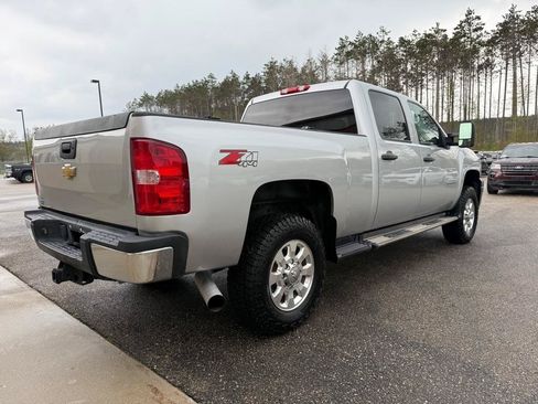 Used 2011 Chevrolet Silverado 3500 LT w/ Interior Plus Package AWD/4WD image 4