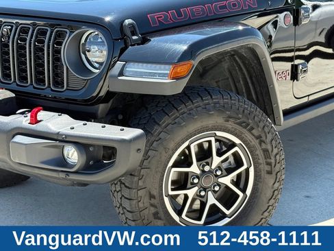 Used 2025 Jeep Gladiator Rubicon AWD/4WD image 3