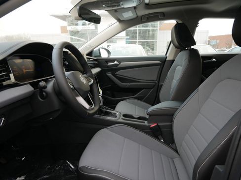 New 2025 Volkswagen Jetta SE FWD image 4