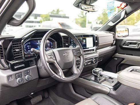 Used 2022 Chevrolet Silverado 1500 ZR2 w/ Technology Package AWD/4WD image 17