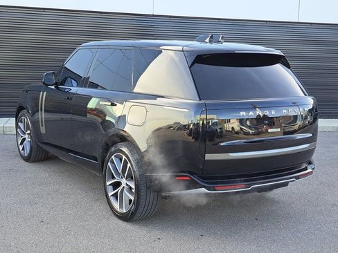 Used 2025 Land Rover Range Rover SE AWD/4WD image 4