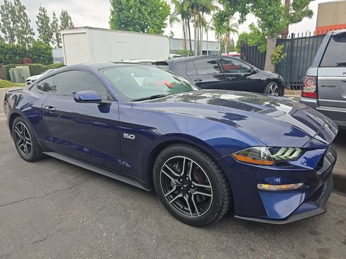Used 2018 Ford Mustang GT RWD image 4