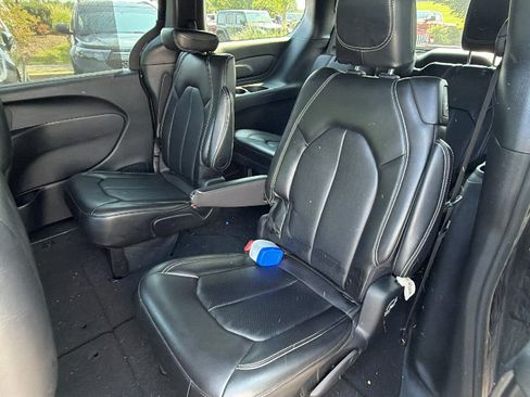 Used 2025 Chrysler Pacifica Select FWD image 20