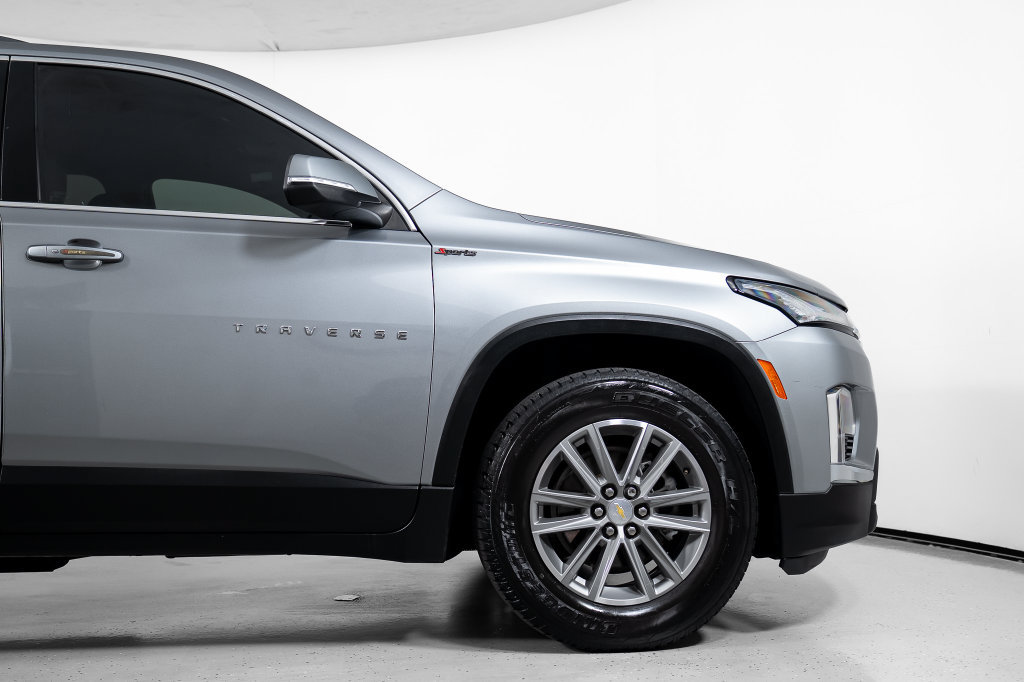 Used 2023 Chevrolet Traverse LT FWD image 4