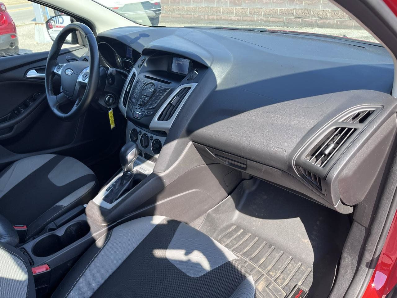 Used 2014 Ford Focus SE w/ SE Sport Package FWD image 17