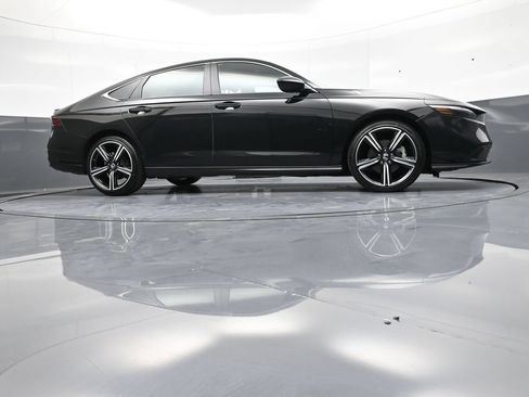 Used 2025 Honda Accord Sport image 28