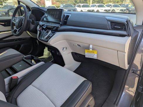 Used 2026 Honda Odyssey Elite image 9