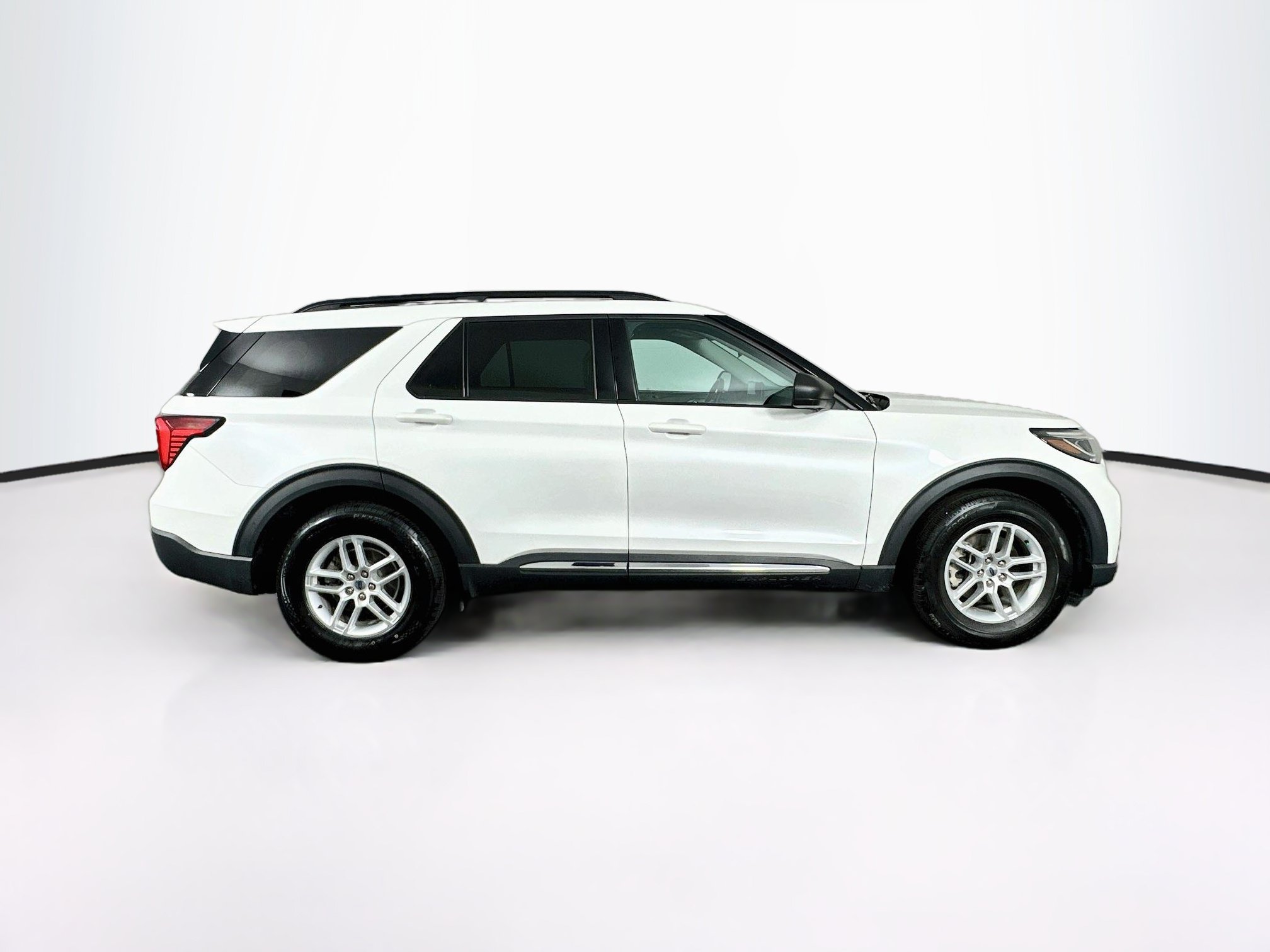 Used 2025 Ford Explorer Active w/ Active Comfort Package RWD image 10