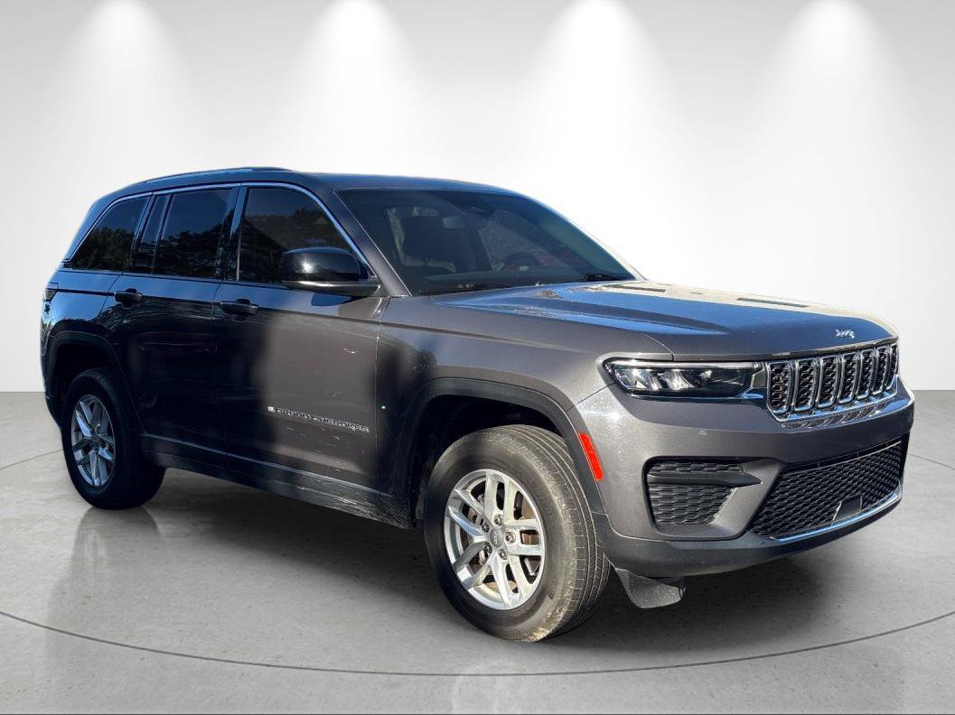 Used 2023 Jeep Grand Cherokee Laredo RWD image 7