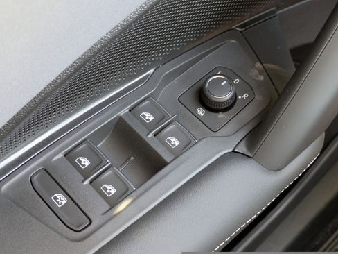 New 2026 Volkswagen Tiguan SE AWD/4WD image 26