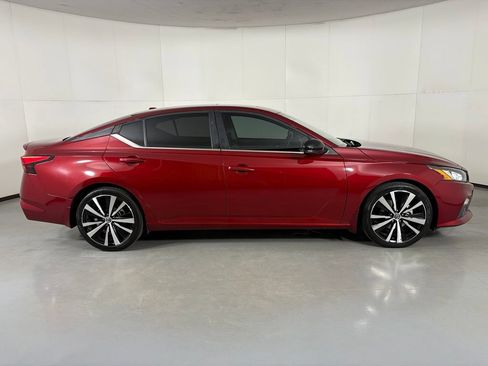 Used 2021 Nissan Altima 2.0 SR FWD image 9