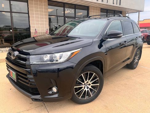 Used 2018 Toyota Highlander SE AWD/4WD image 2