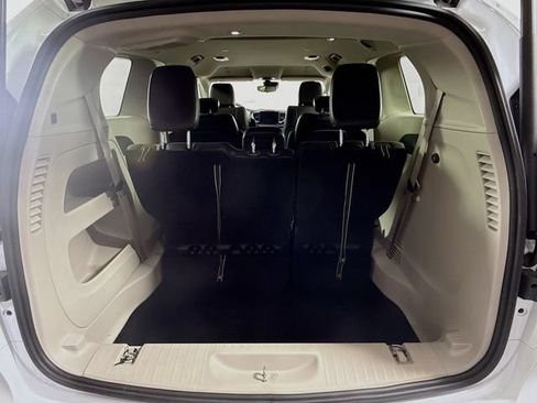 Used 2023 Chrysler Pacifica Touring-L FWD image 32