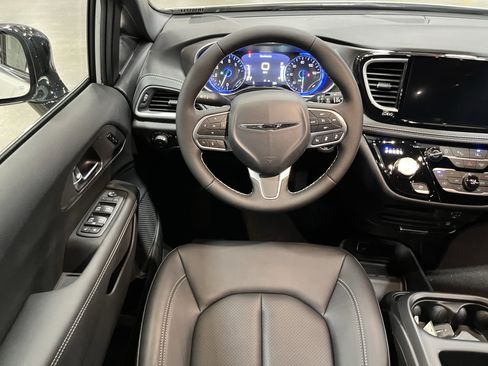 New 2026 Chrysler Pacifica Select FWD image 12