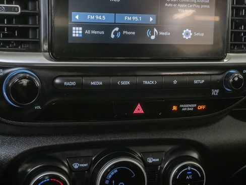 Used 2025 Hyundai Venue SEL FWD image 20
