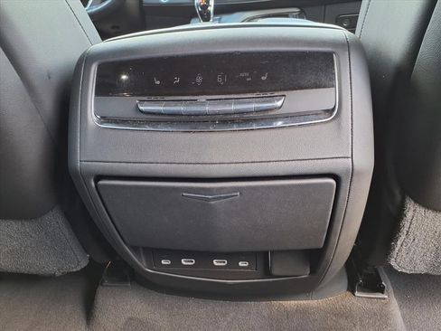 Used 2021 Cadillac Escalade Sport w/ LPO, Illumination Package AWD/4WD image 16