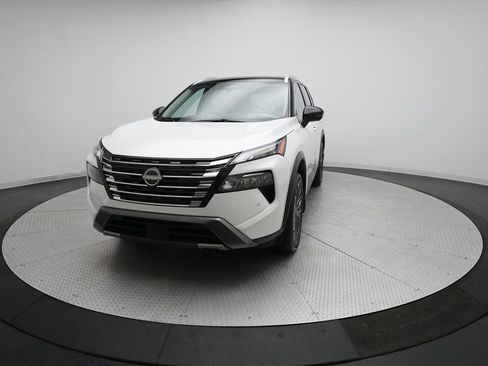 Certified 2025 Nissan Rogue SL w/ Tech Package image 34