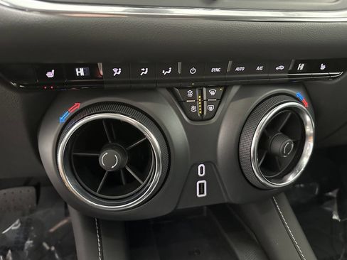 Used 2024 Chevrolet Blazer LT w/ Convenience Package image 18