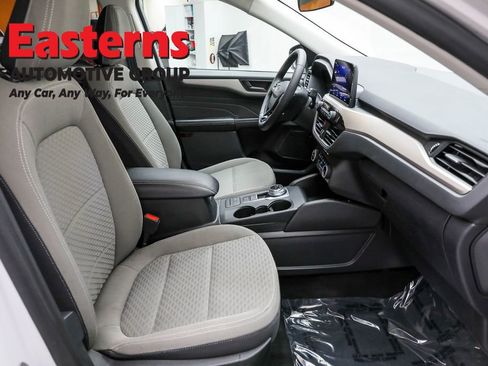 Used 2022 Ford Escape SE w/ Cold Weather Package image 23