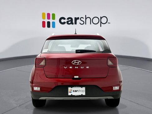 Used 2024 Hyundai Venue Limited image 4