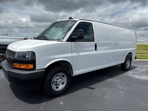 New 2025 Chevrolet Express 2500 Extended w/ Enhanced Convenience Package image 4