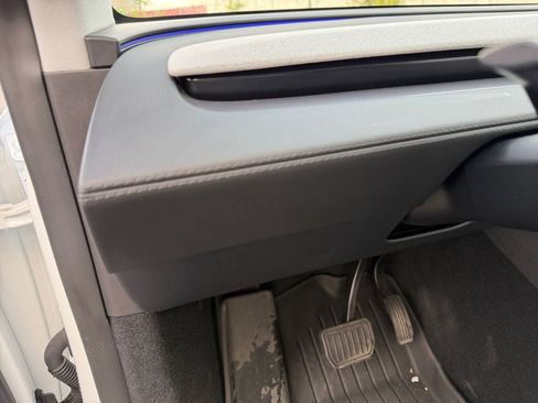 Used 2026 Tesla Model Y AWD image 19