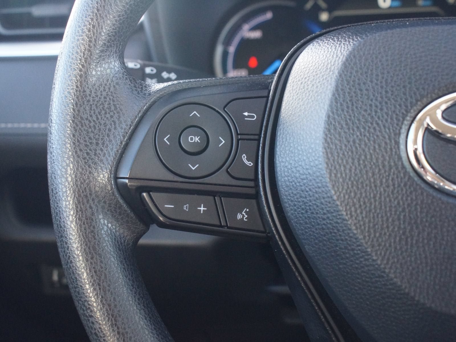 Used 2025 Toyota RAV4 LE AWD/4WD image 8