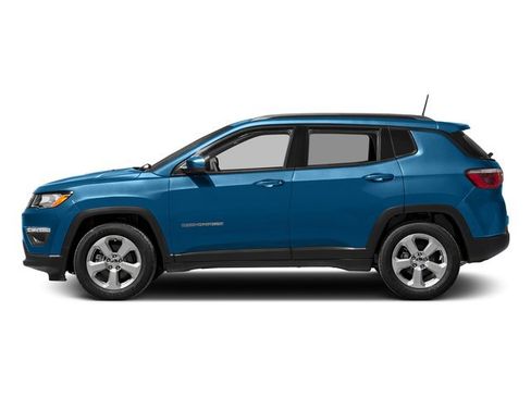 Used 2017 Jeep Compass Latitude w/ Popular Equipment Group AWD/4WD image 3