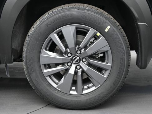 Used 2025 Nissan Pathfinder SV image 21