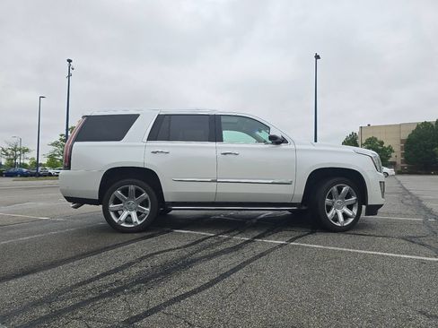 Used 2017 Cadillac Escalade Luxury AWD/4WD image 17