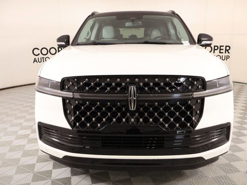 New 2026 Lincoln Navigator L Black Label w/ Black Label Special Edition image 10