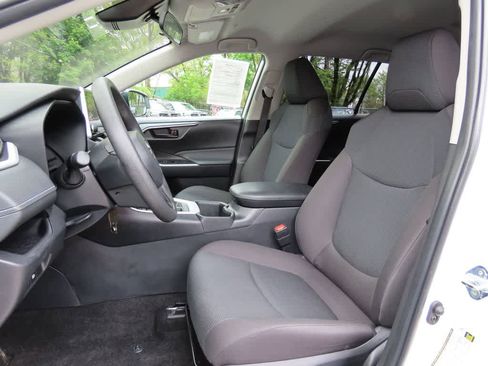 Used 2025 Toyota RAV4 LE AWD/4WD image 10