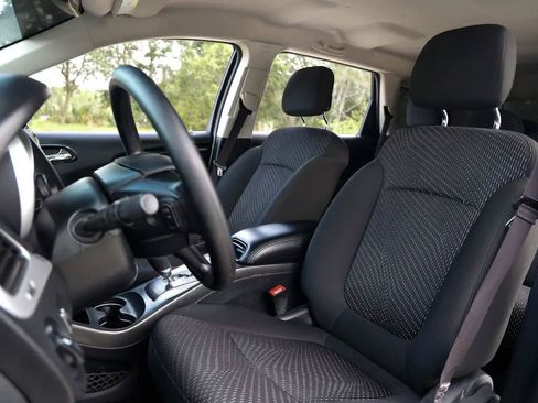 Used 2020 Dodge Journey SE FWD image 6