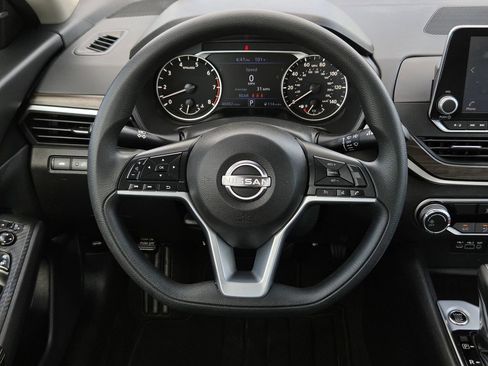 Used 2025 Nissan Altima 2.5 SV FWD image 23